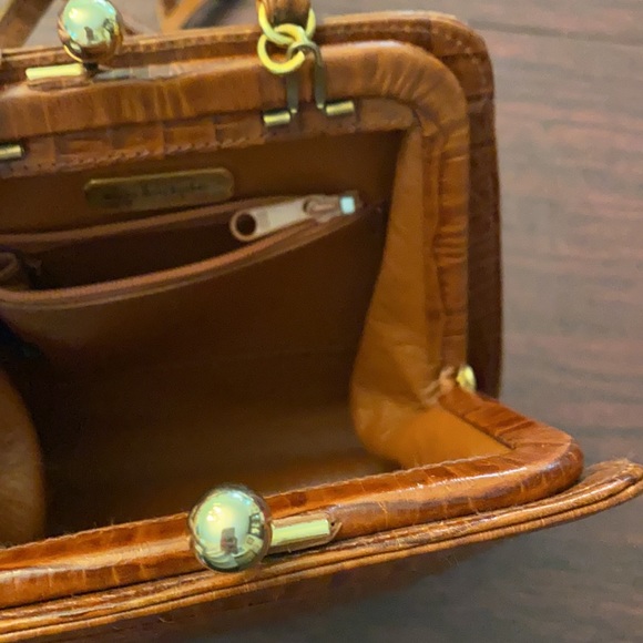 Inge Christopher clamshell shoulder bag✨ - Picture 4 of 5